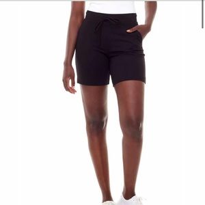 I Love Tyler Madison Sophia Jogger Short in Black. Size XSmall